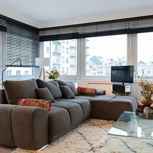 Appartement Modern Luxury With Free Parking Space In The Center, Close To The, Oostende